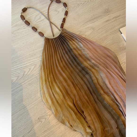 Tie dye halter pleated multicolored midi dress with beaded neck strap - Picture 10 of 11